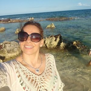 Meet your Posher, Marcela